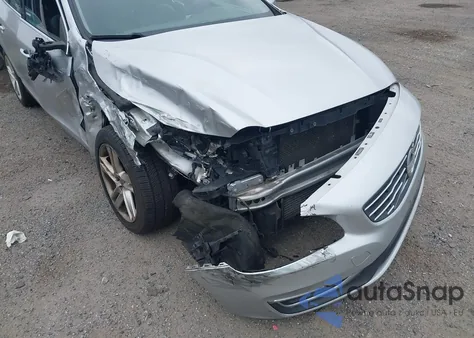 2015 Volvo S60 T5 Premier из США, поврежденный, VIN YV126MFB5F1305076